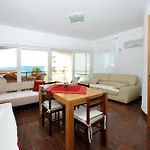 דירה Svalina - Seaview And 130m From *
