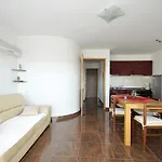 דירה Svalina - Seaview And 130m From טרוגיר