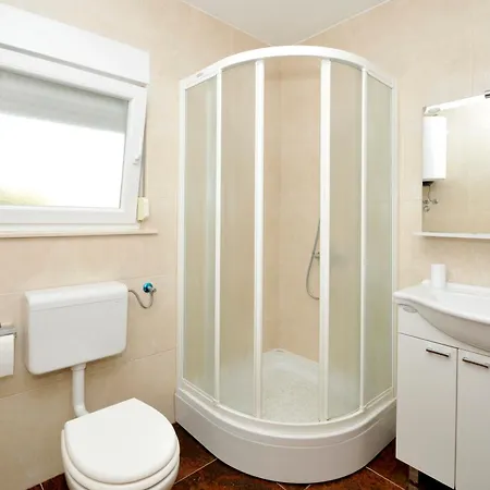 شقة Svalina - Seaview And 130m From