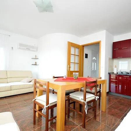 Svalina - Seaview And 130m From تروغير