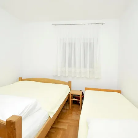 Svalina - Seaview And 130m From