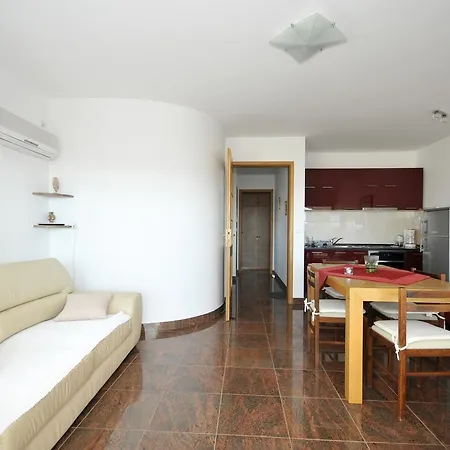 شقة Svalina - Seaview And 130m From تروغير