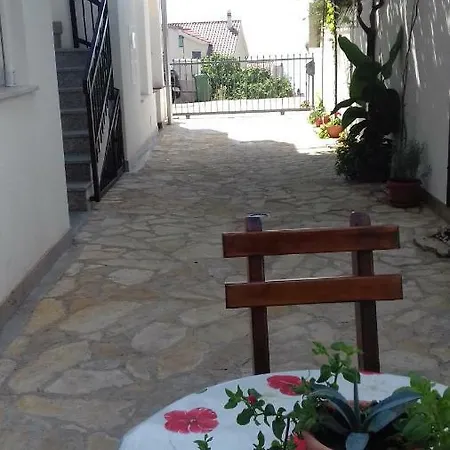 Svalina - Seaview And 130m From تروغير