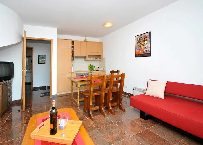 Svalina - Seaview And 130m From Апартаменты Трогир