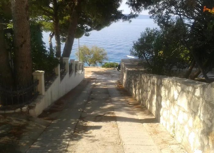 Апартаменты Svalina - Seaview And 130m From Трогир