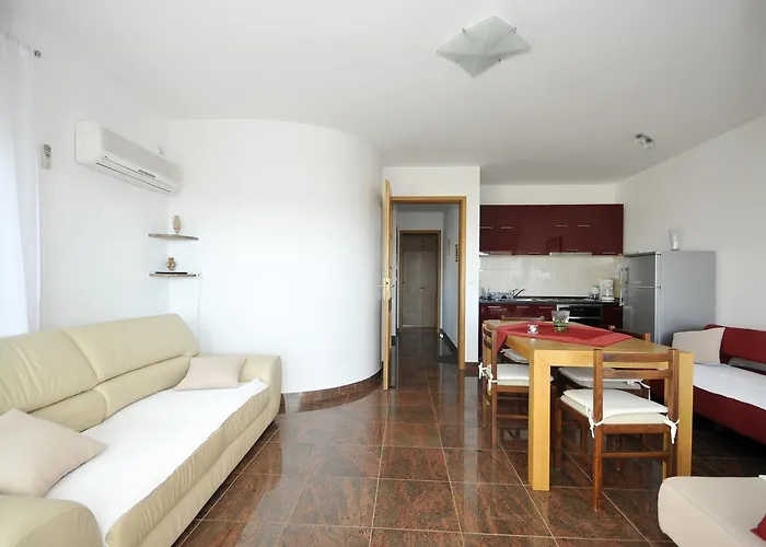 Апартаменты Svalina - Seaview And 130m From Трогир
