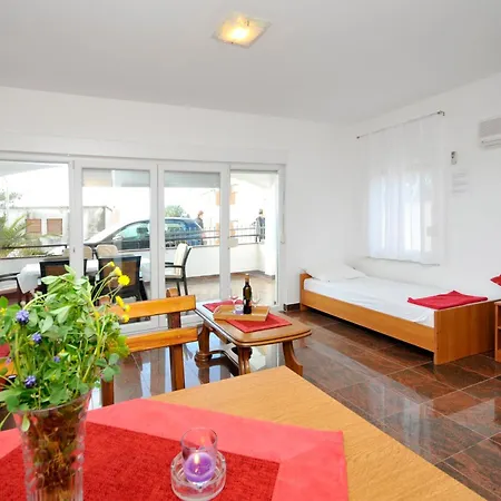 Appartamento Svalina - Seaview And 130m From