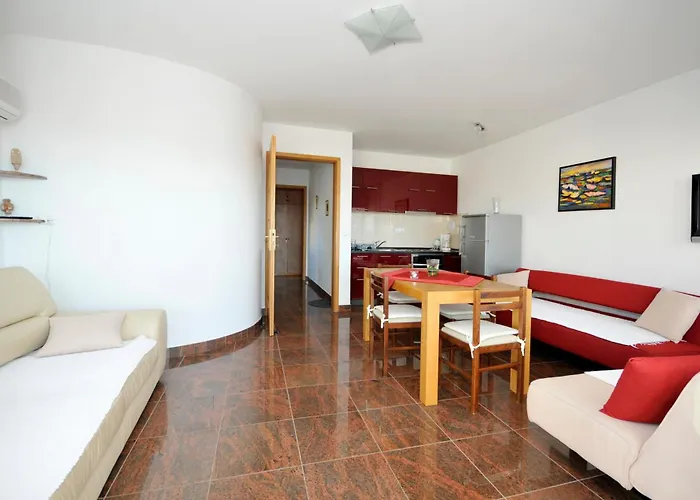 Svalina - Seaview And 130m From *