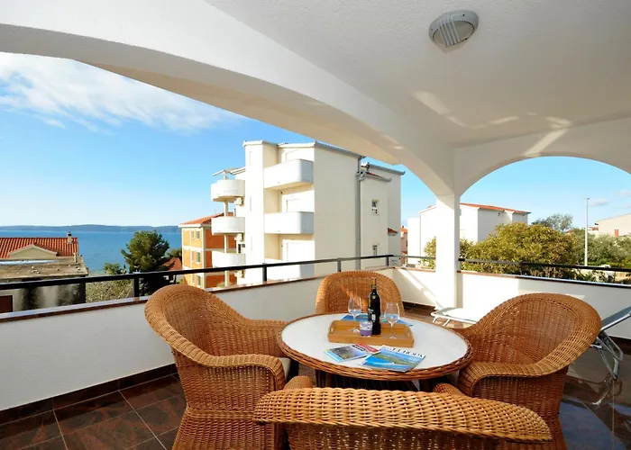 Апартаменти Svalina - Seaview And 130m From Трогір