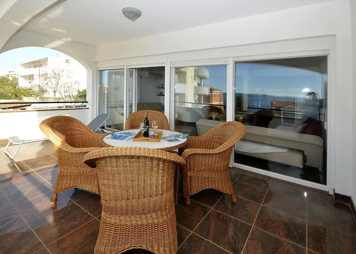 Svalina - Seaview And 130m From