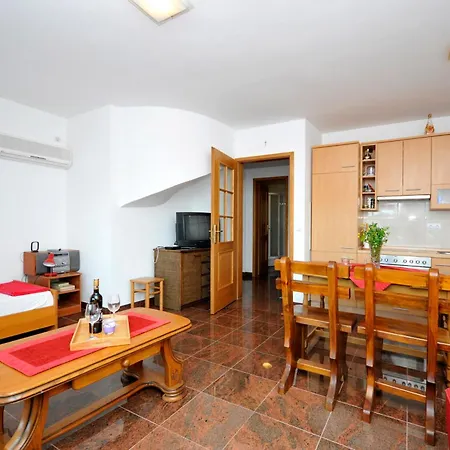 Svalina - Seaview And 130m From Apartament Trogir