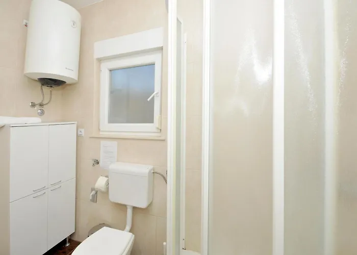 Appartement Svalina - Seaview And 130m From