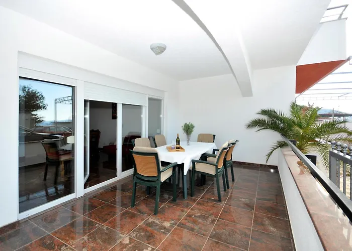 Appartement Svalina - Seaview And 130m From